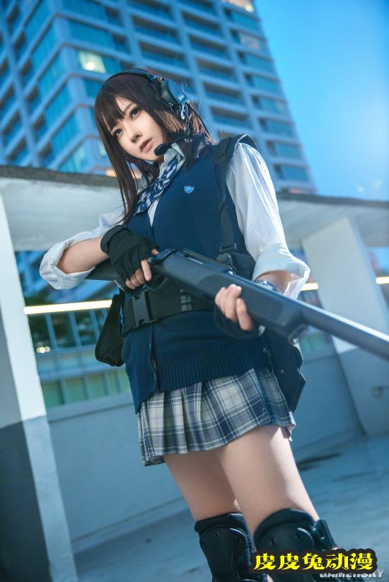 突破次元壁般的身材和颜值 美艳型樱花妹COSER