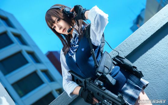 突破次元壁般的身材和颜值 美艳型樱花妹COSER