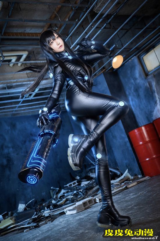 突破次元壁般的身材和颜值 美艳型樱花妹COSER