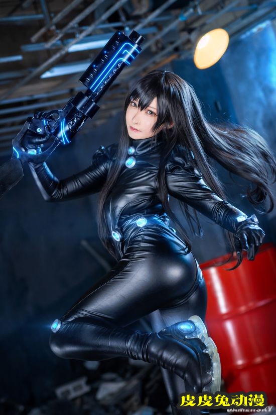 突破次元壁般的身材和颜值 美艳型樱花妹COSER