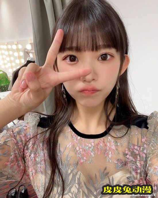 日本写真女星挑战极辣泡面 吃到最后颜艺泛滥