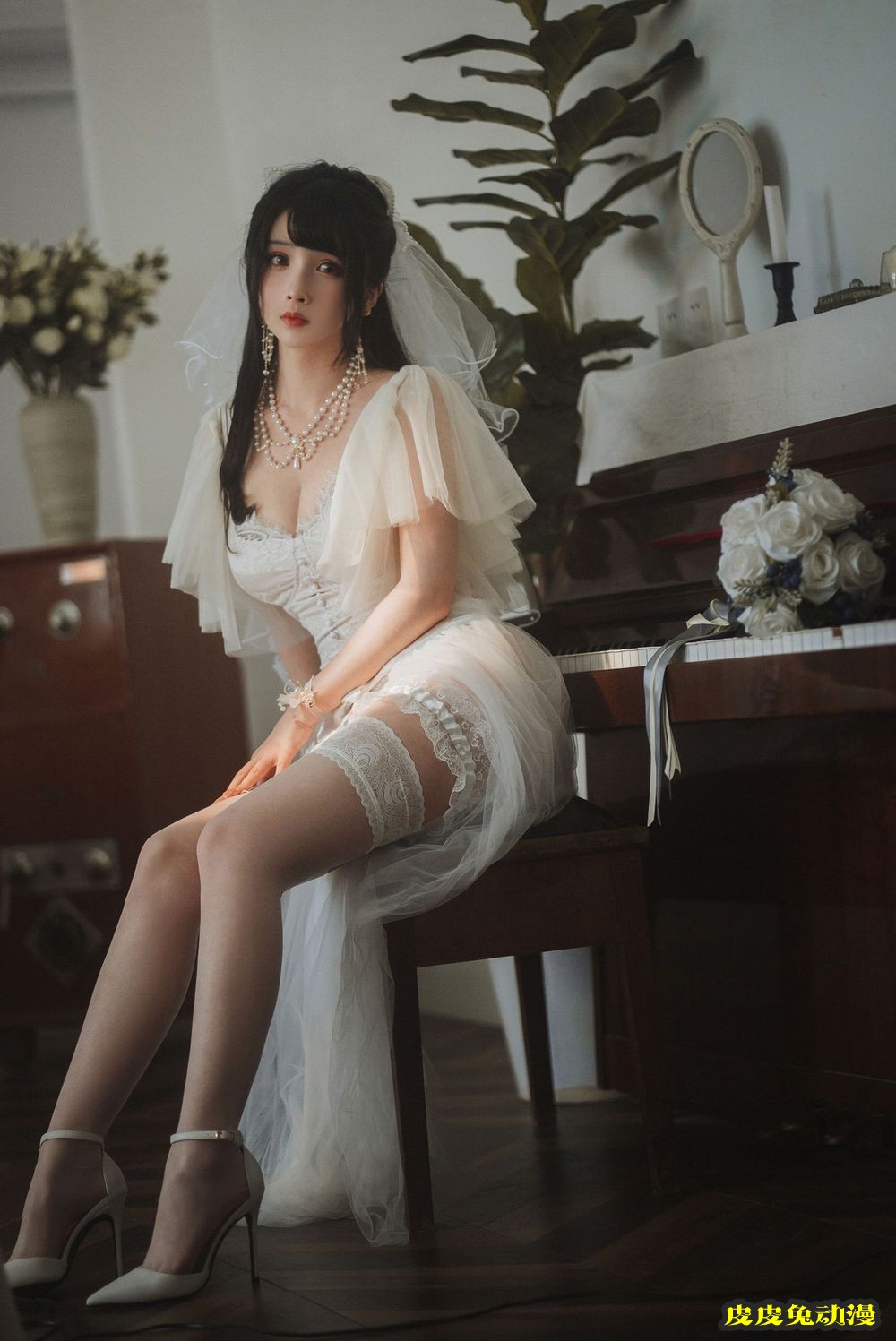 网络美女rioko凉凉子白色蕾丝袜+蕾丝婚纱透明主题私房写真