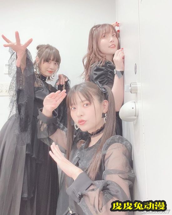 上坂堇参加京阿尼音乐会晒美照 黑丝“政委”十分可爱-皮皮兔动漫