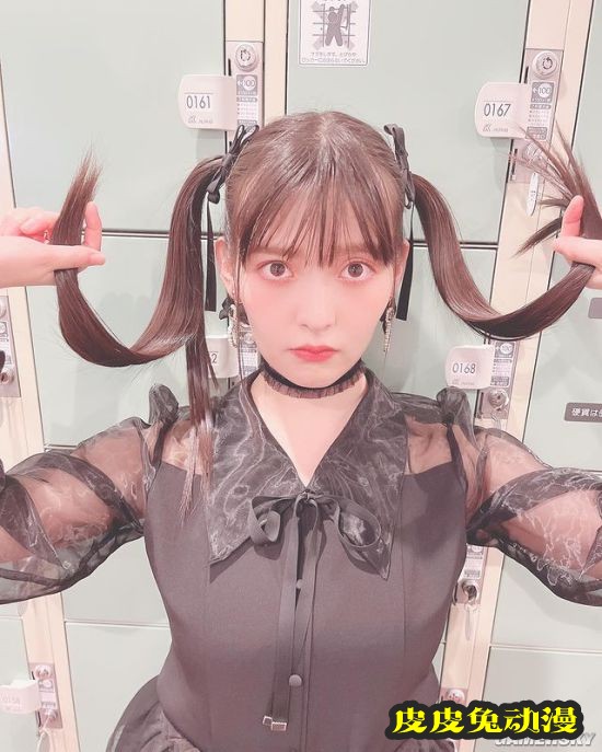 上坂堇参加京阿尼音乐会晒美照 黑丝“政委”十分可爱