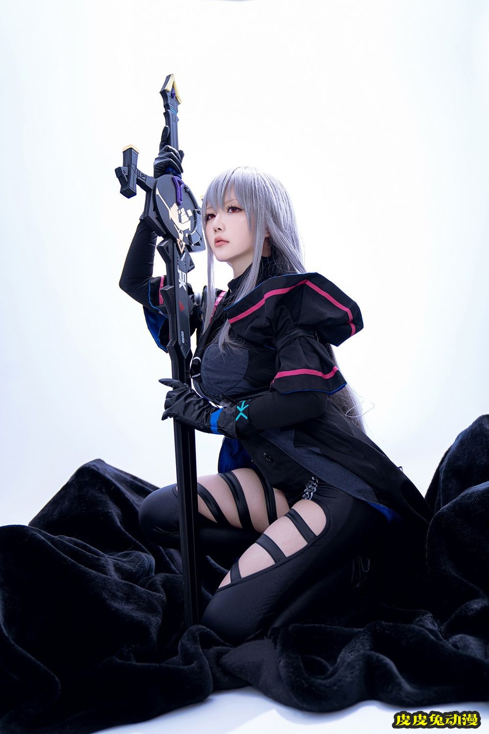 网络红人星之迟迟美少女战士装扮明日方舟六星近卫斯卡蒂