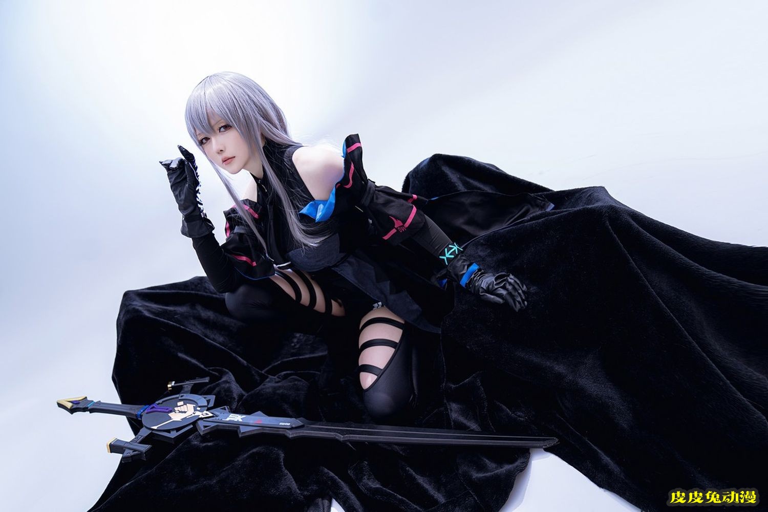 网络红人星之迟迟美少女战士装扮明日方舟六星近卫斯卡蒂