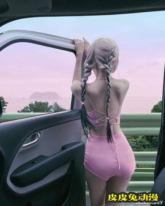 浅色发系被称冰山美人 精灵感爆棚的韩国正妹