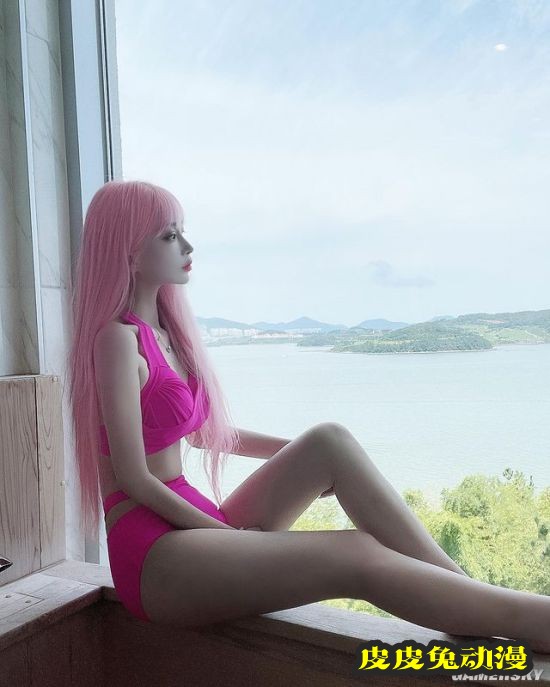 浅色发系被称冰山美人 精灵感爆棚的韩国正妹