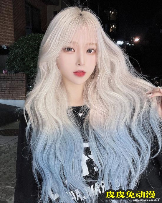 浅色发系被称冰山美人 精灵感爆棚的韩国正妹