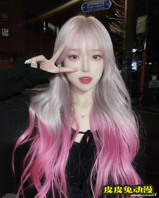 浅色发系被称冰山美人 精灵感爆棚的韩国正妹