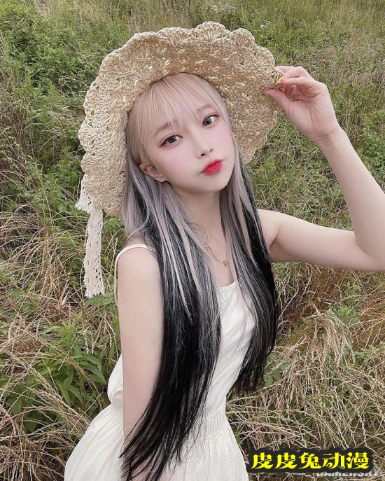 浅色发系被称冰山美人 精灵感爆棚的韩国正妹