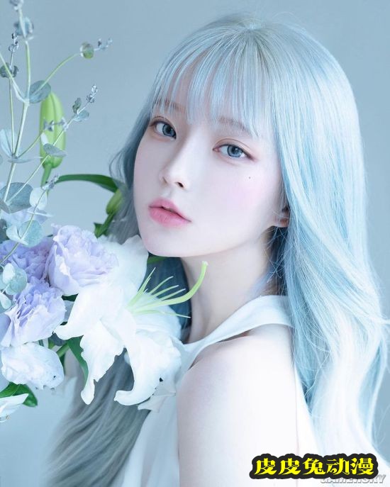 浅色发系被称冰山美人 精灵感爆棚的韩国正妹