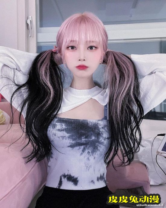 浅色发系被称冰山美人 精灵感爆棚的韩国正妹