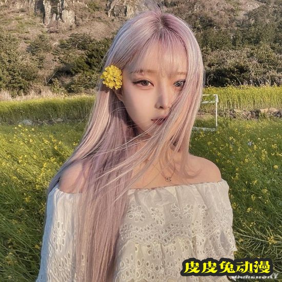 浅色发系被称冰山美人 精灵感爆棚的韩国正妹