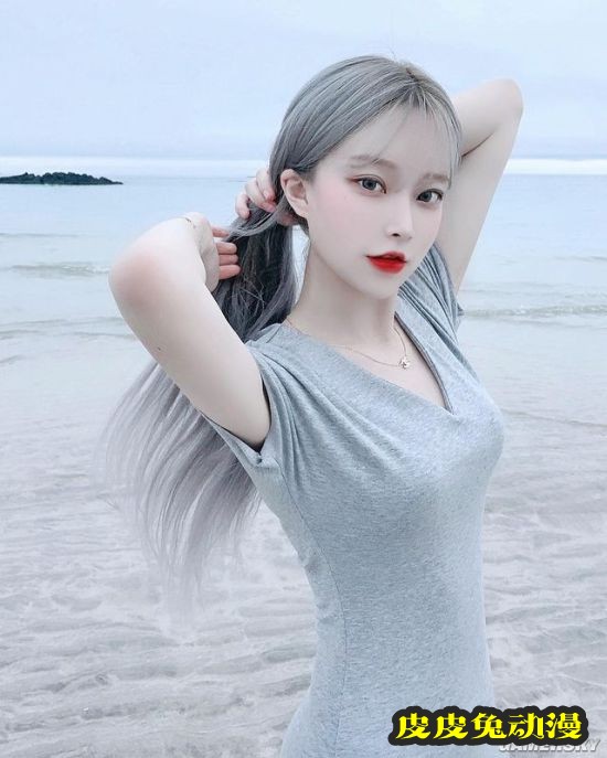 浅色发系被称冰山美人 精灵感爆棚的韩国正妹