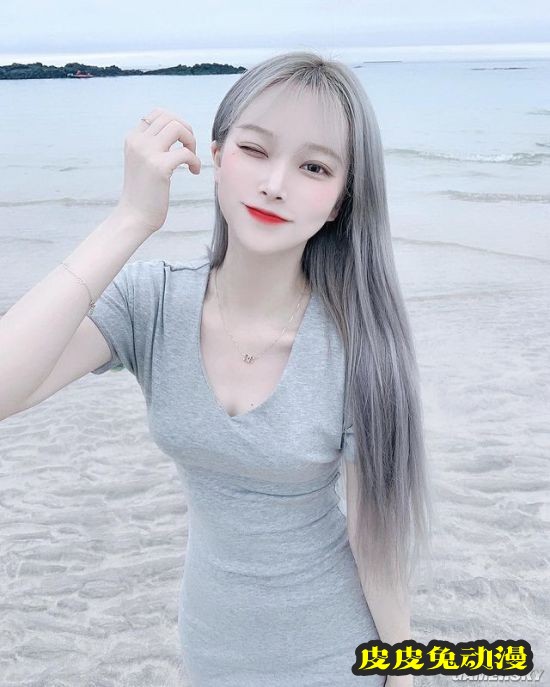 浅色发系被称冰山美人 精灵感爆棚的韩国正妹