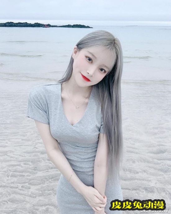 浅色发系被称冰山美人 精灵感爆棚的韩国正妹