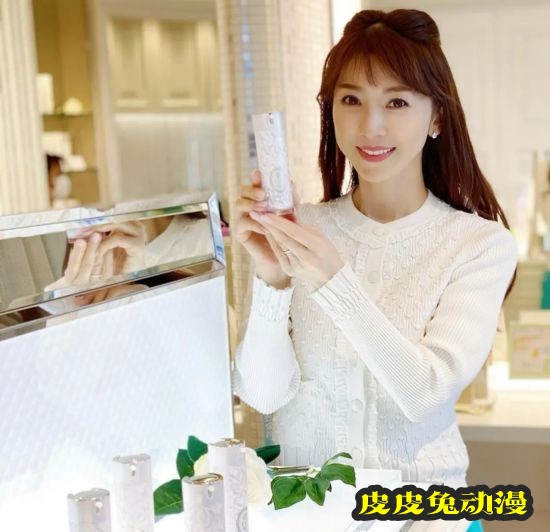 日本55岁“美魔女”身姿窈窕似少女 人生堪比大女主剧本