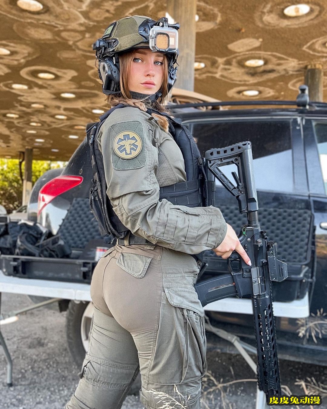 气质霸美战力爆表 以色列退役女兵Natalia Fadeev-皮皮兔动漫