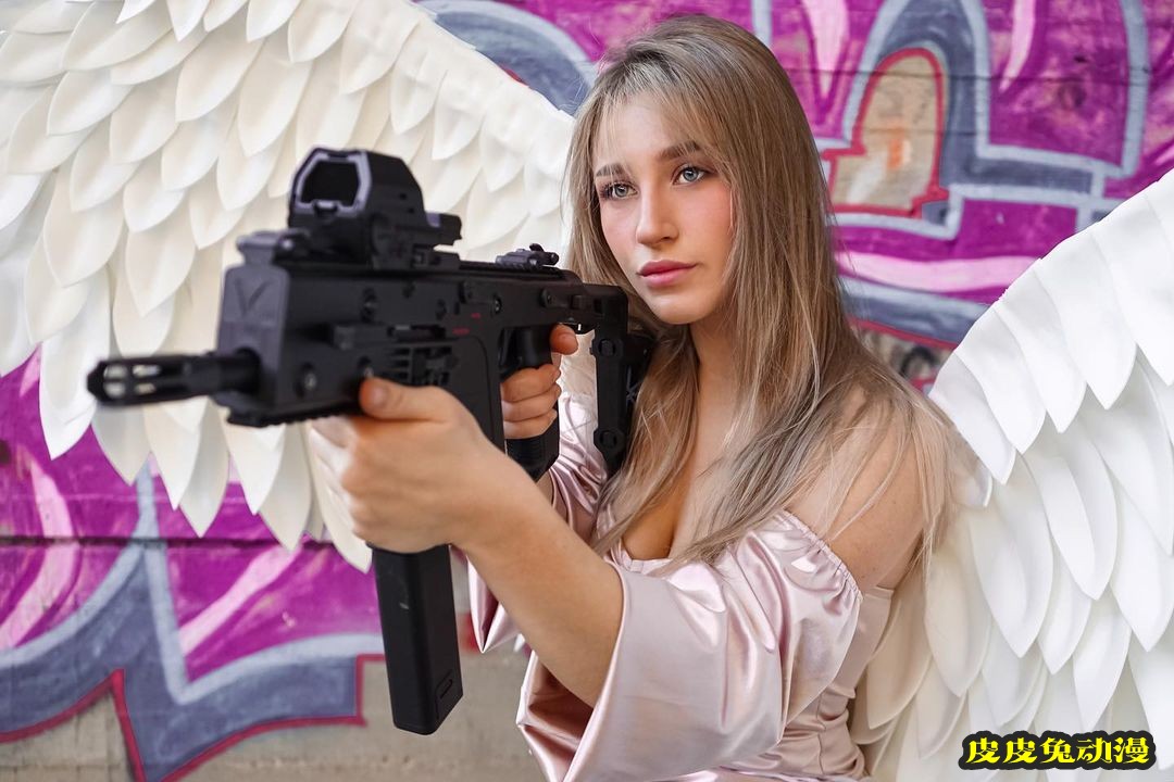 气质霸美战力爆表 以色列退役女兵Natalia Fadeev