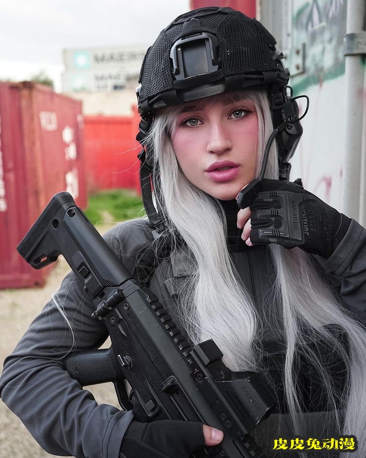 气质霸美战力爆表 以色列退役女兵Natalia Fadeev