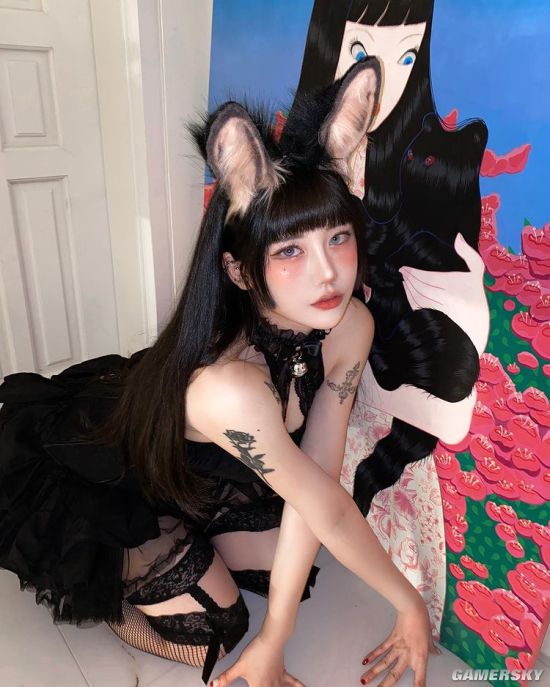 厌世脸下的S型好身材 韩国猫系正妹眼神魅惑