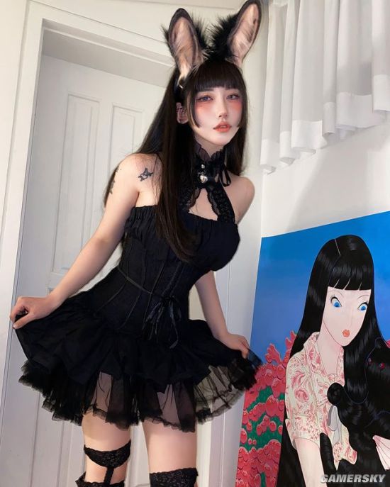 厌世脸下的S型好身材 韩国猫系正妹眼神魅惑