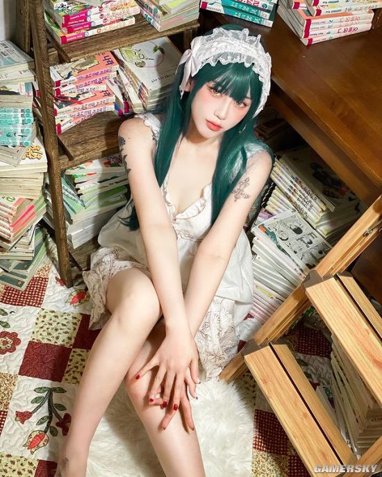 厌世脸下的S型好身材 韩国猫系正妹眼神魅惑