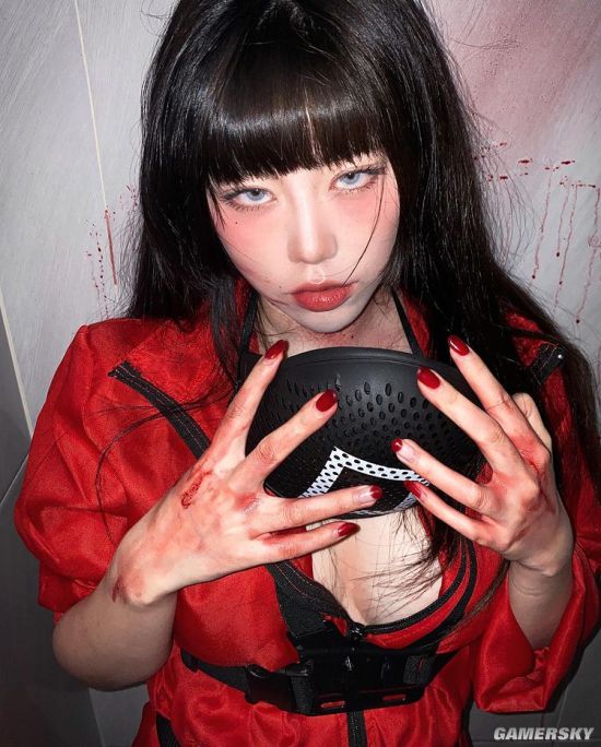 厌世脸下的S型好身材 韩国猫系正妹眼神魅惑