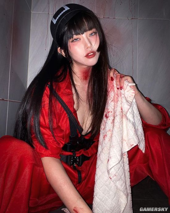 厌世脸下的S型好身材 韩国猫系正妹眼神魅惑