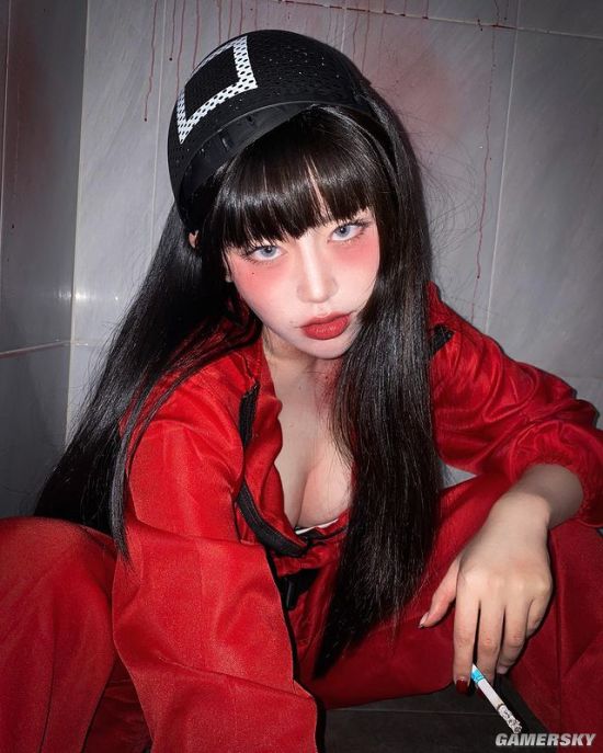 厌世脸下的S型好身材 韩国猫系正妹眼神魅惑