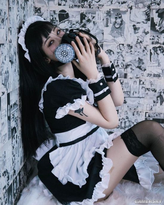 厌世脸下的S型好身材 韩国猫系正妹眼神魅惑