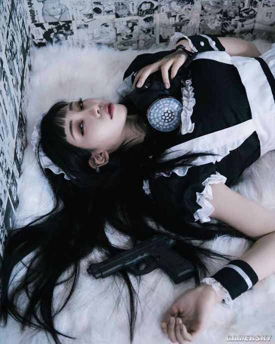 厌世脸下的S型好身材 韩国猫系正妹眼神魅惑