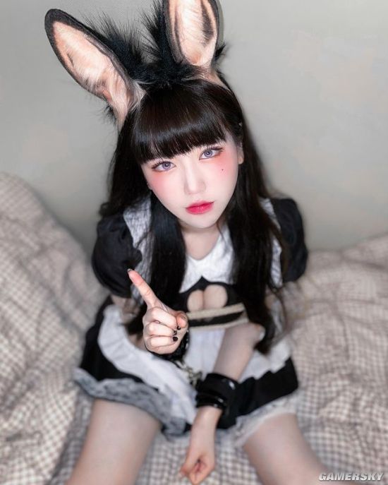 厌世脸下的S型好身材 韩国猫系正妹眼神魅惑