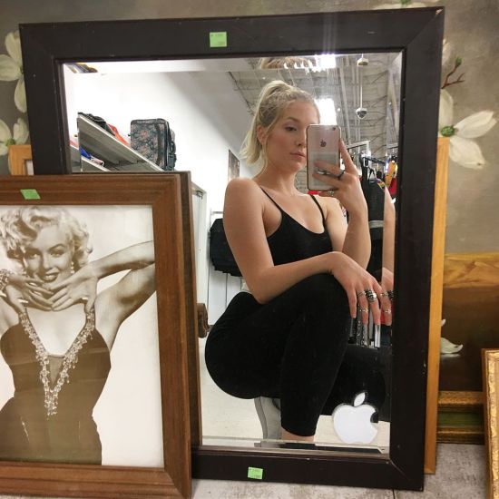 NASA美女工程师在苹果兼职引热议 网友：宇航局工资不够？