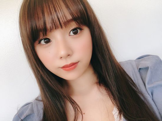 日本写真女星筱崎爱重返写真界 气质更加成熟