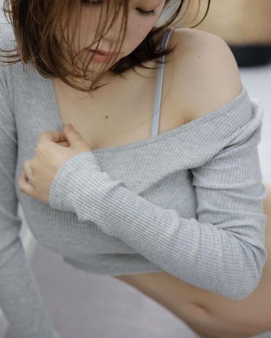 日本写真女星筱崎爱重返写真界 气质更加成熟