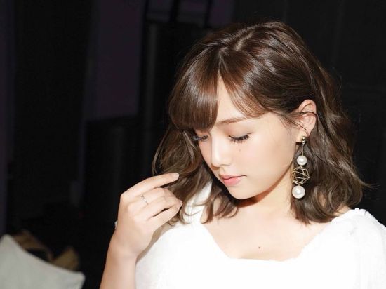 日本写真女星筱崎爱重返写真界 气质更加成熟