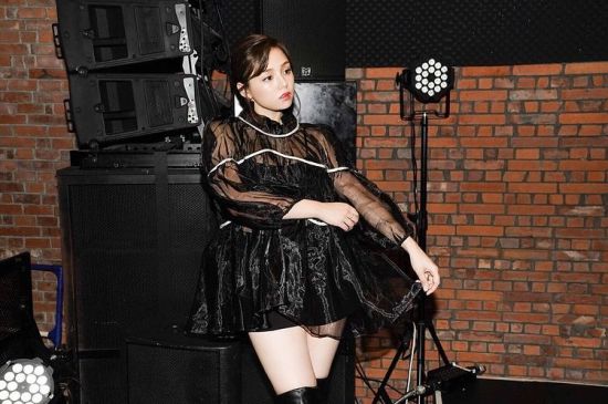 日本写真女星筱崎爱重返写真界 气质更加成熟