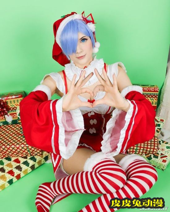 微肉身材突破次元壁 加拿大白皙正妹COSER