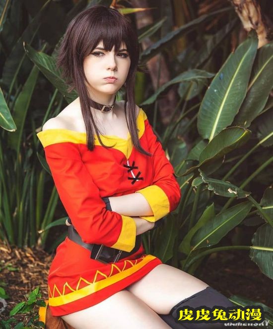 微肉身材突破次元壁 加拿大白皙正妹COSER