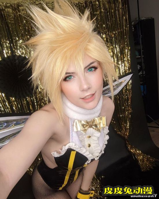 微肉身材突破次元壁 加拿大白皙正妹COSER