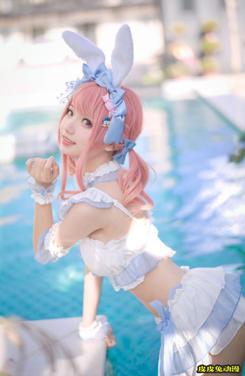 网络美女花柒Hana完美身材夏日甜芯泳装主题泳池系列写真-皮皮兔动漫