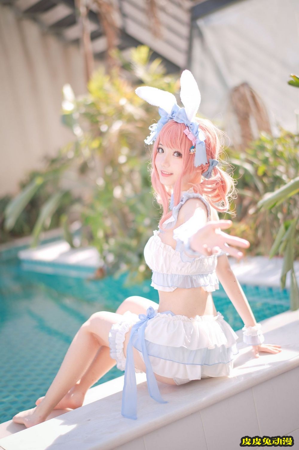 网络美女花柒Hana完美身材夏日甜芯泳装主题泳池系列写真