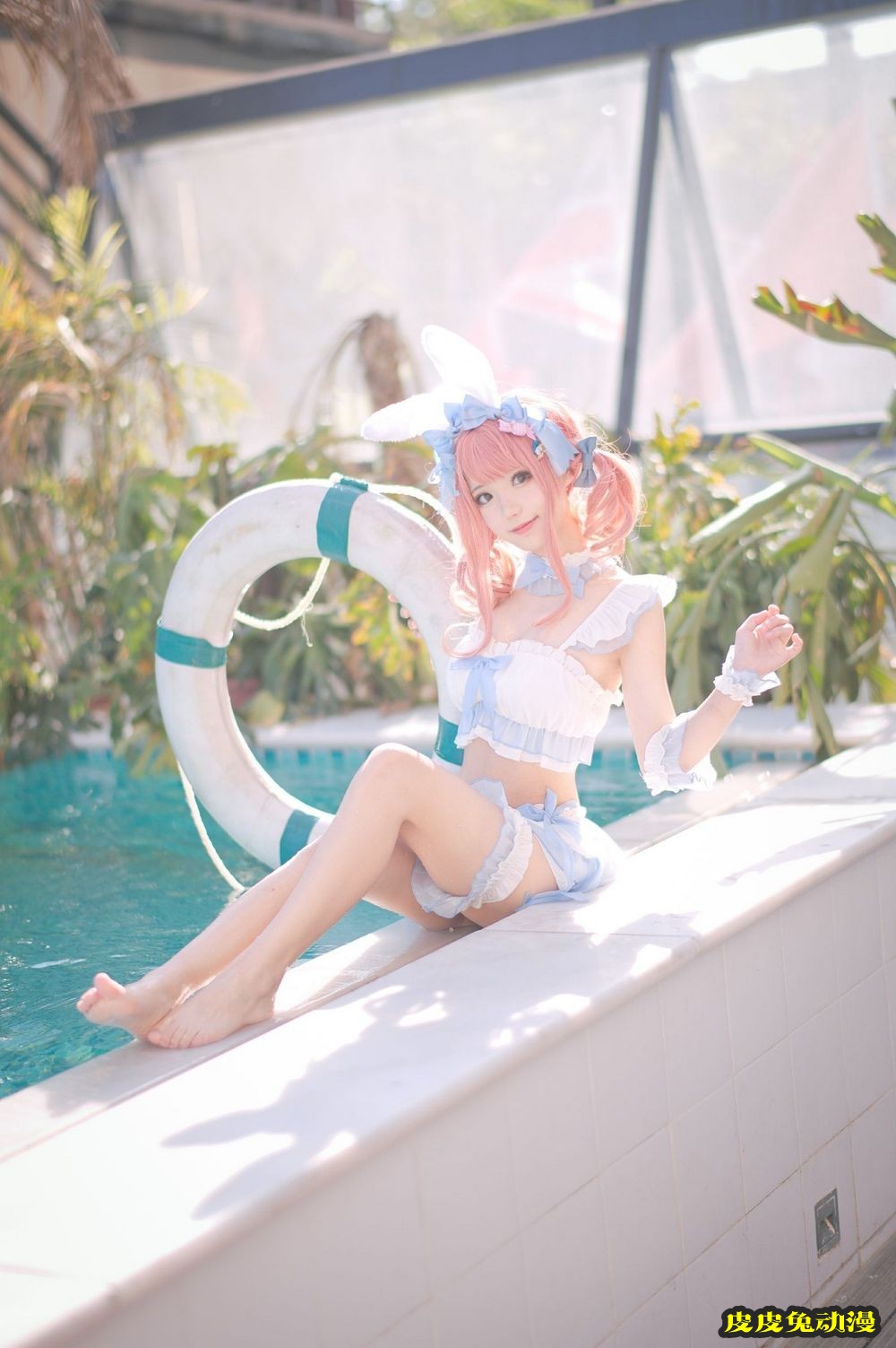 网络美女花柒Hana完美身材夏日甜芯泳装主题泳池系列写真