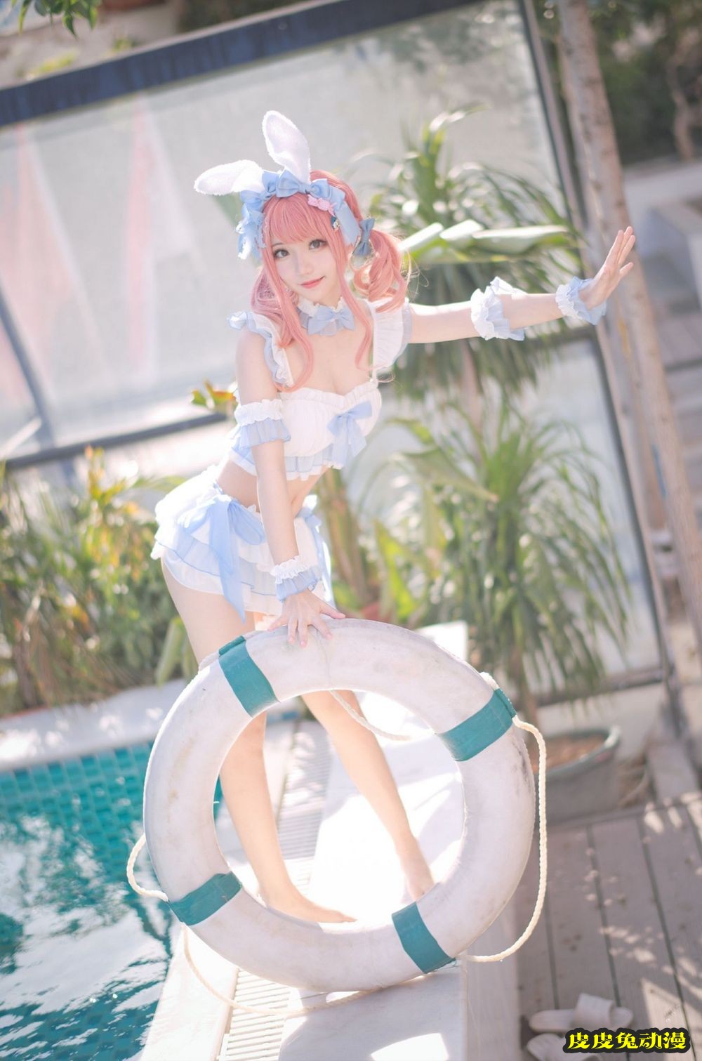 网络美女花柒Hana完美身材夏日甜芯泳装主题泳池系列写真