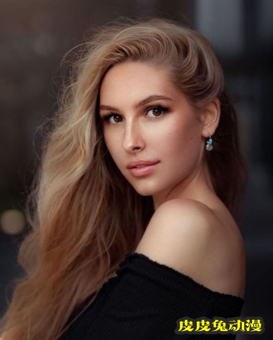 嫩腰美腿的高挑美人 拥有魔鬼身材的德国天使