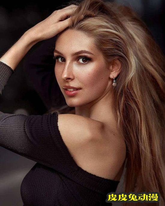 嫩腰美腿的高挑美人 拥有魔鬼身材的德国天使