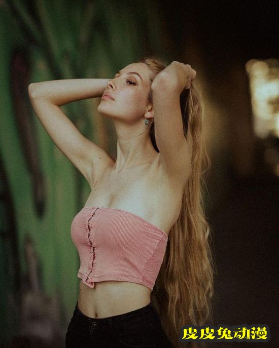 嫩腰美腿的高挑美人 拥有魔鬼身材的德国天使