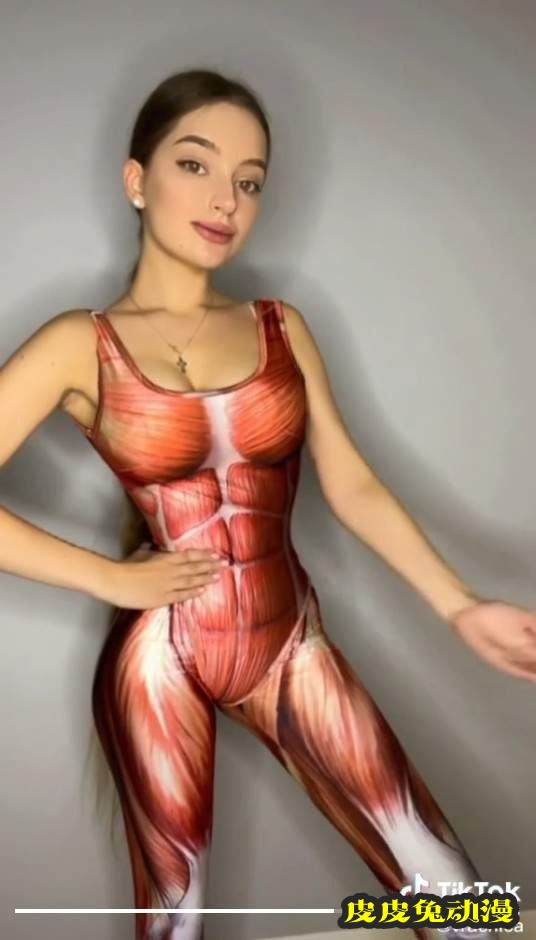 乌克兰正妹晒“露骨”照片走红 另类的福利美照